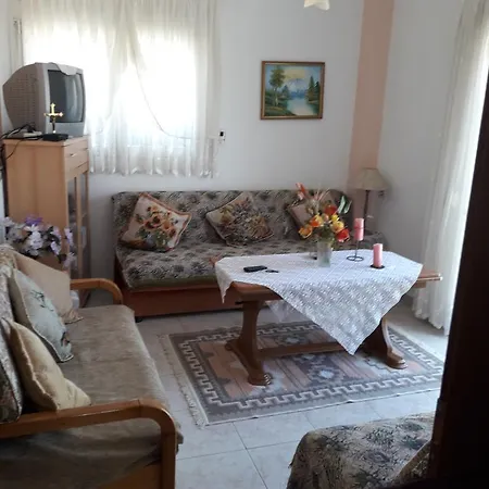 Christos & Maria Seaside Apartment *