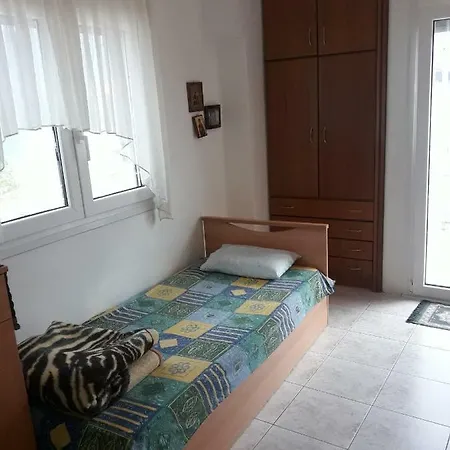 Christos & Maria Seaside Apartment *