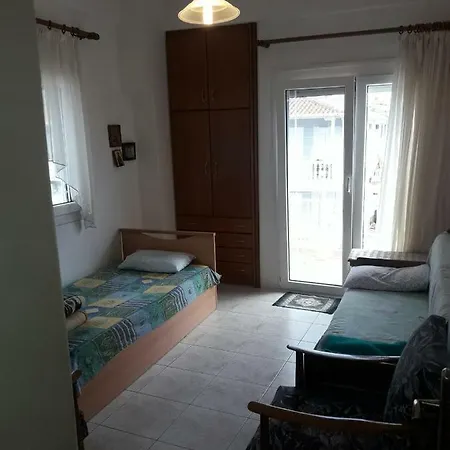 Christos & Maria Seaside Apartment *